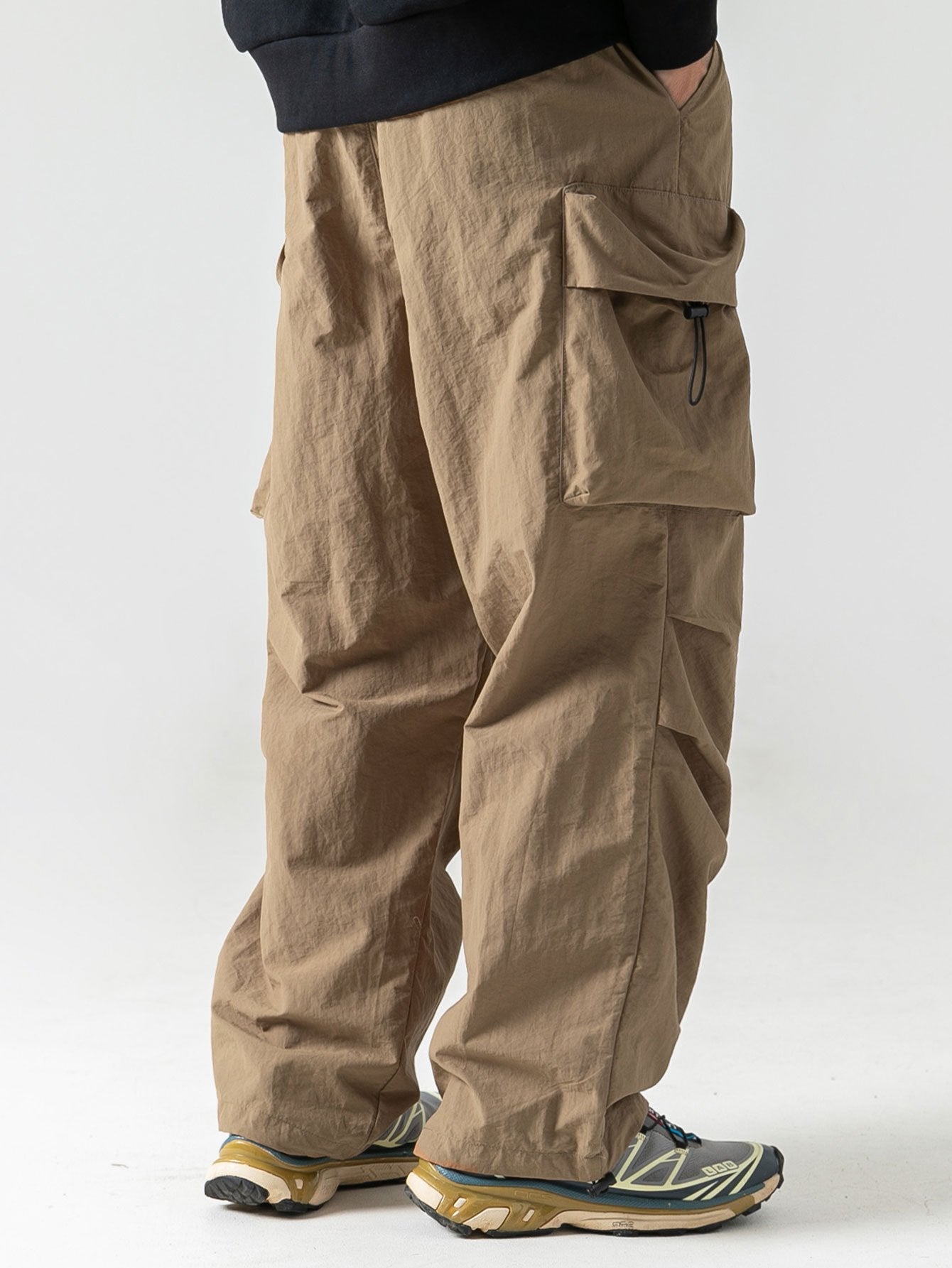 Men's Cargo Pants with Multiple Storage Pockets and Elastic Waistband