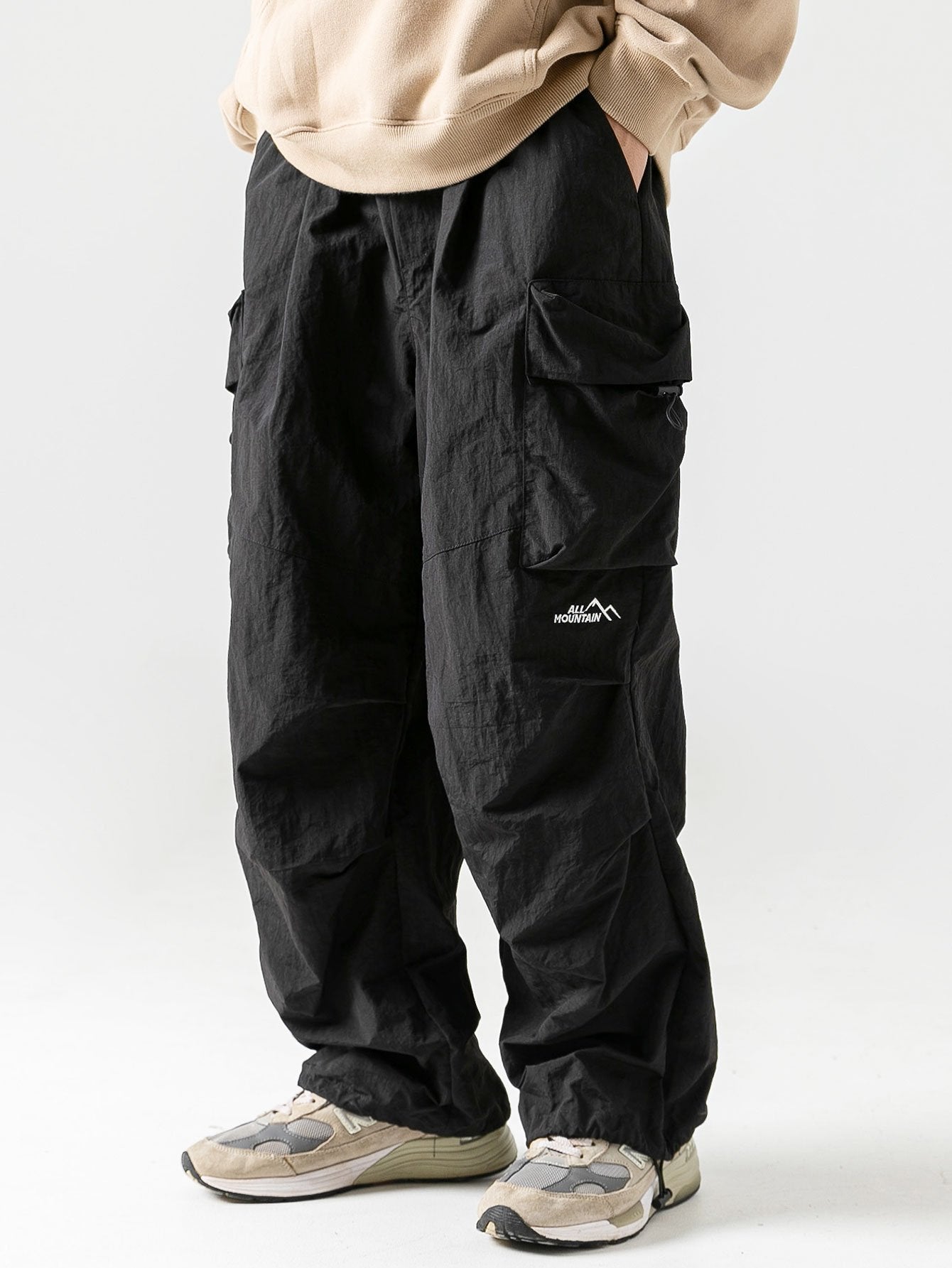 Men's Cargo Pants with Multiple Storage Pockets and Elastic Waistband