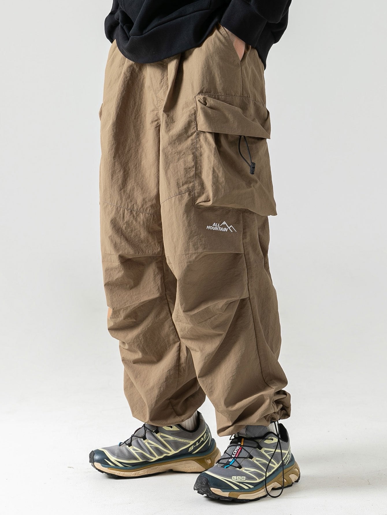 Men's Cargo Pants with Multiple Storage Pockets and Elastic Waistband