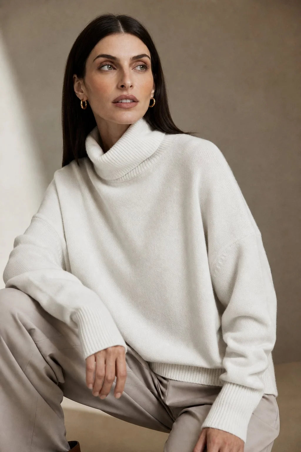 Oversized Turtleneck Sweater in Merino Wool Blend for Cozy Comfort 6