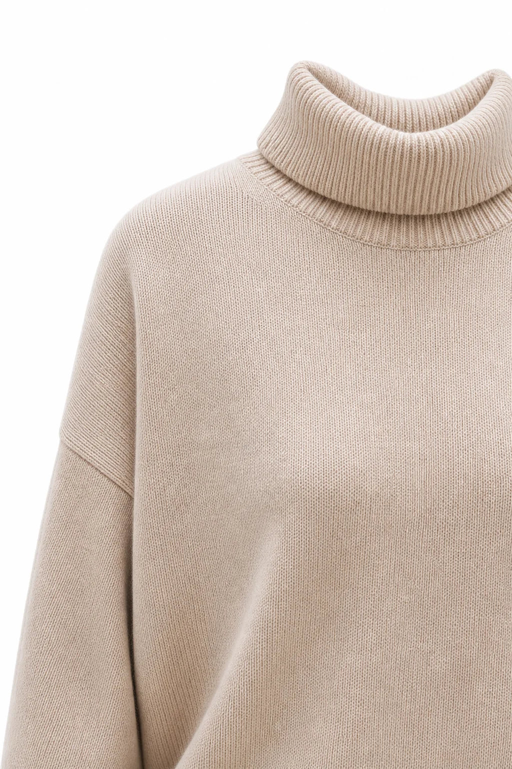 Oversized Turtleneck Sweater in Merino Wool Blend for Cozy Comfort 9