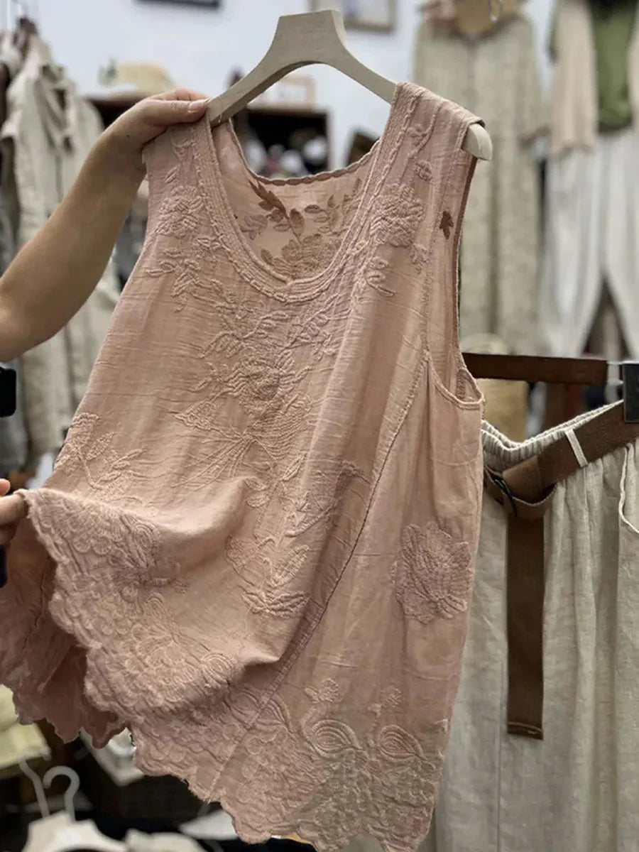 White floral embroidered women's tank top featuring a delicate scalloped hem, perfect for a stylish summer look. 4