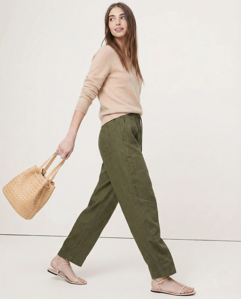 Wide-Leg High-Waist Jeans with Front Pockets for Effortless Style 8