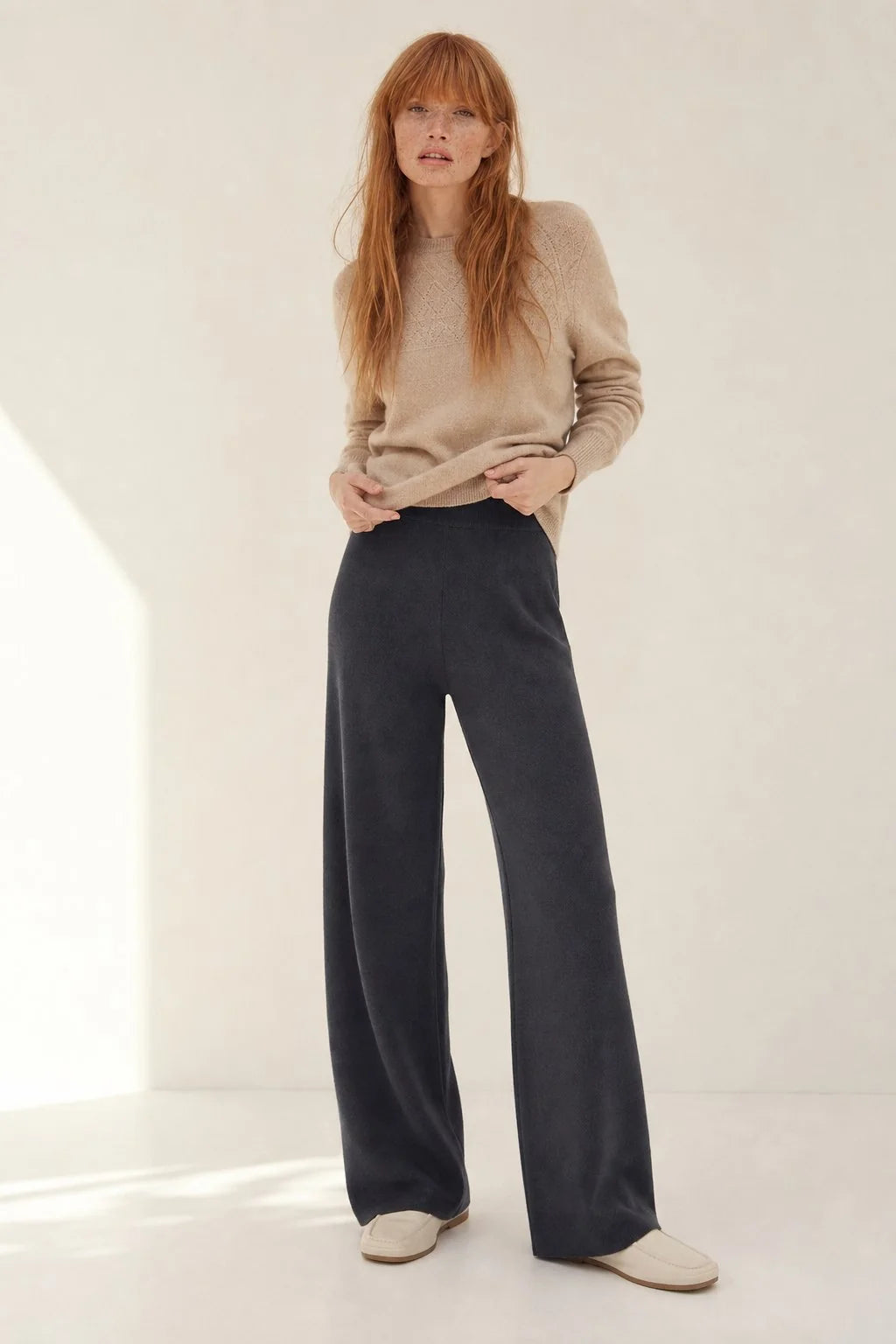 Wide-Leg Merino Wool Sweatpants with Elastic Waist and Pockets 10