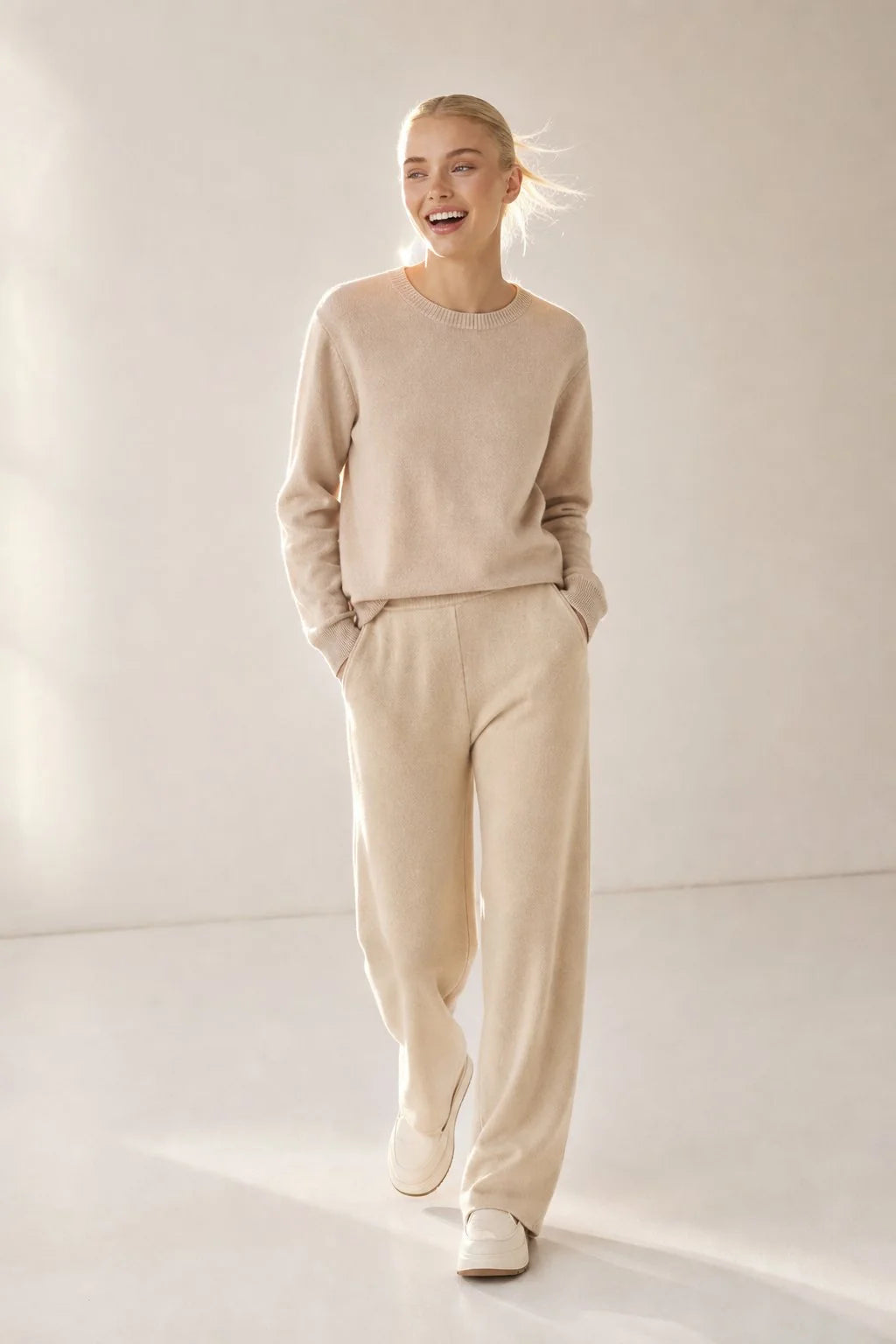 Wide-Leg Merino Wool Sweatpants with Elastic Waist and Pockets 2