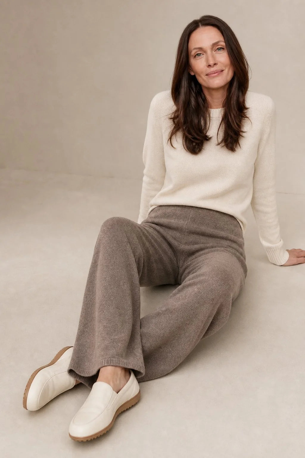 Wide-Leg Merino Wool Sweatpants with Elastic Waist and Pockets 4