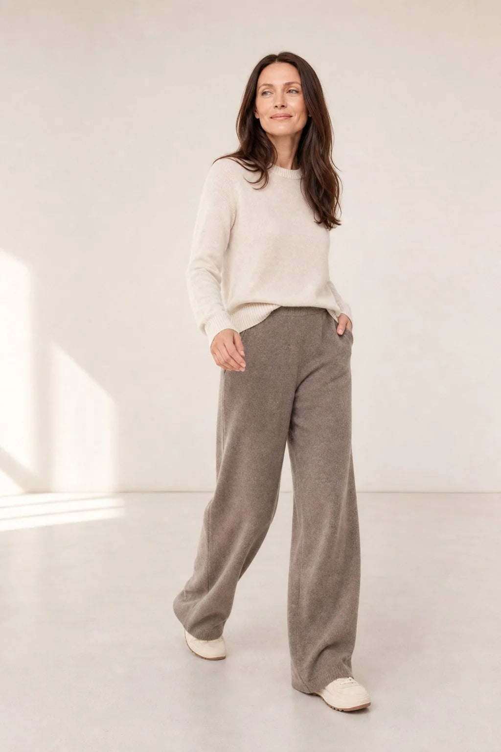 Wide-Leg Merino Wool Sweatpants with Elastic Waist and Pockets 5
