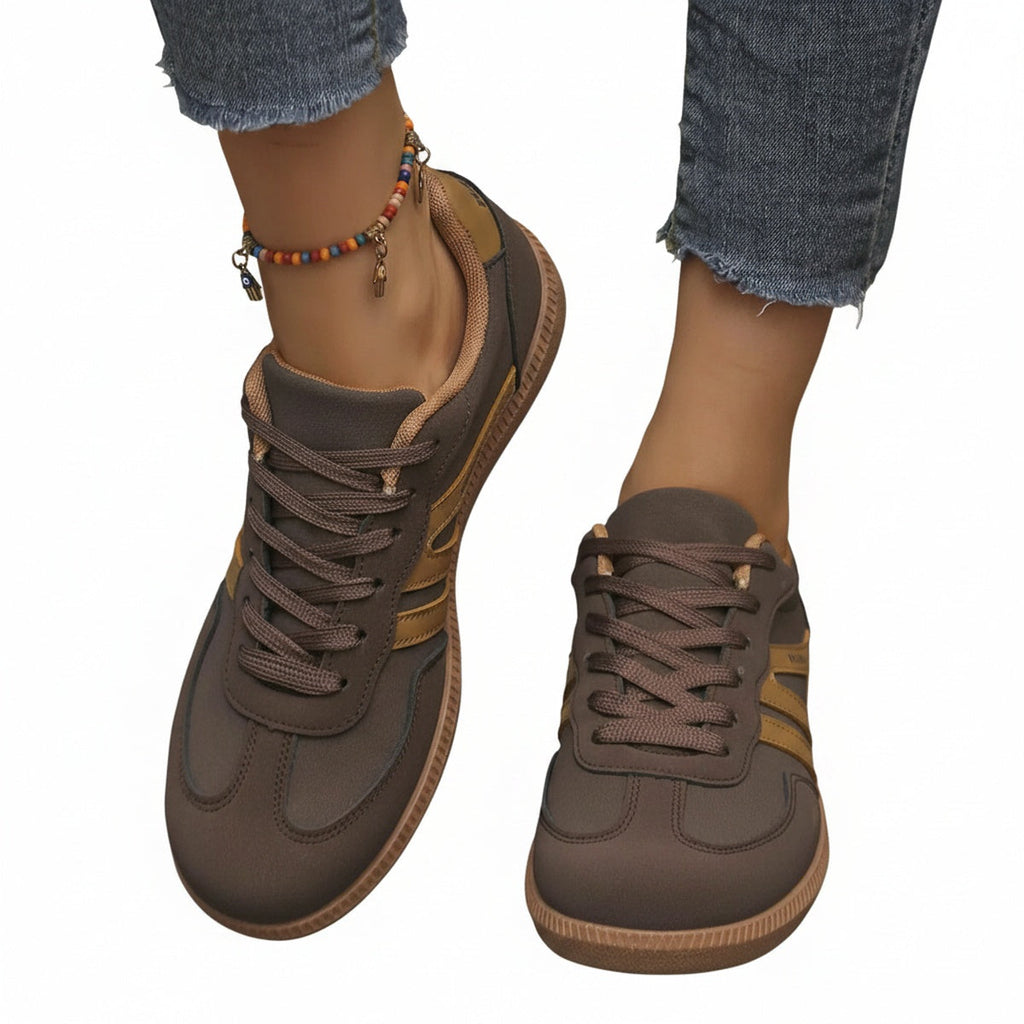 Women's Retro Sneakers with Lace-Up Closure and Contrasting Stripes