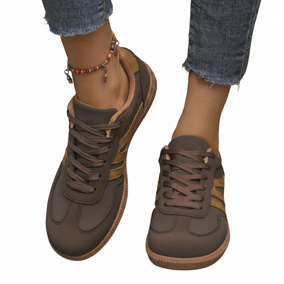 Women's Retro Sneakers with Lace-Up Closure and Contrasting Stripes