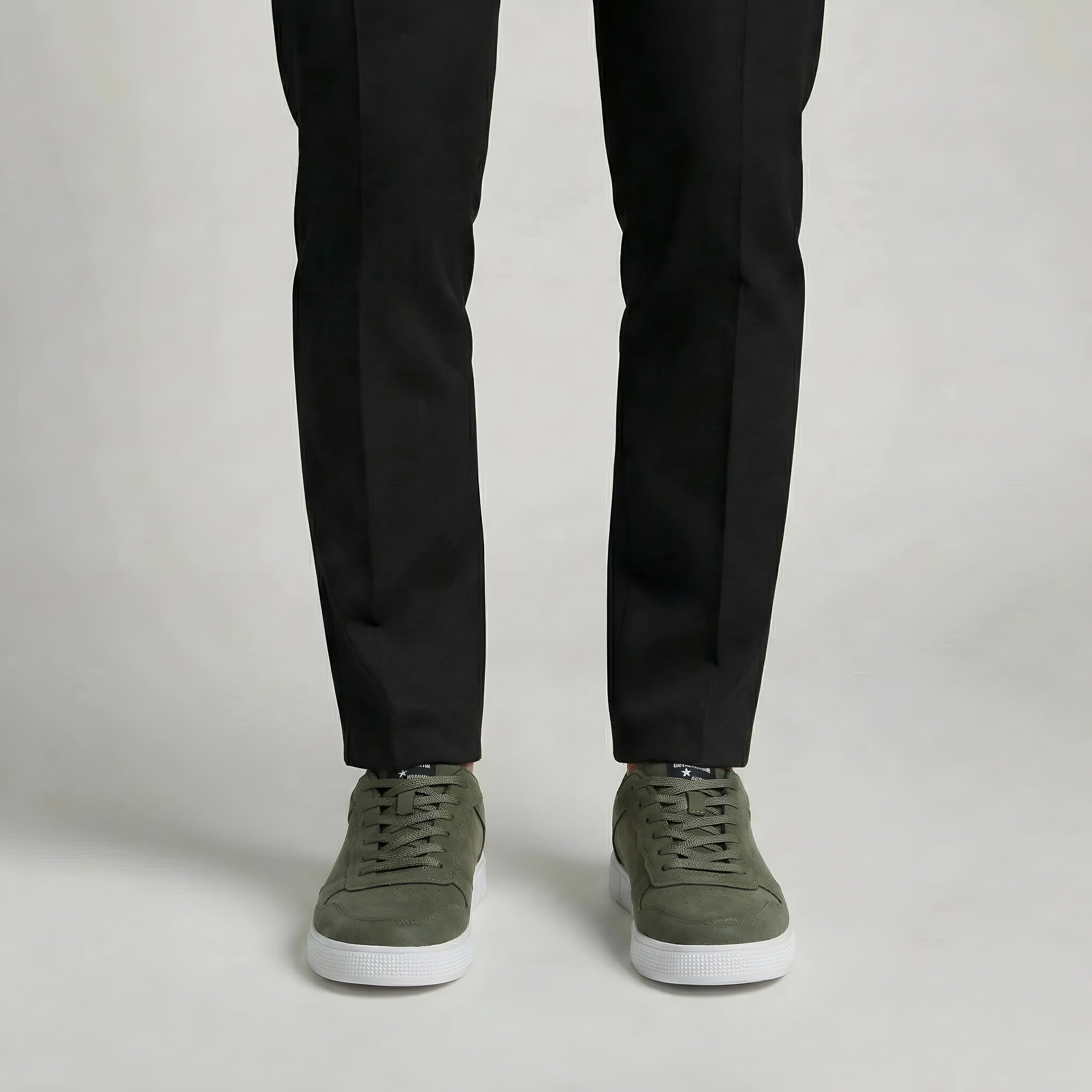 Men's Casual Lace-Up Sneakers with Low-Top Design and Comfortable Everyday Wear