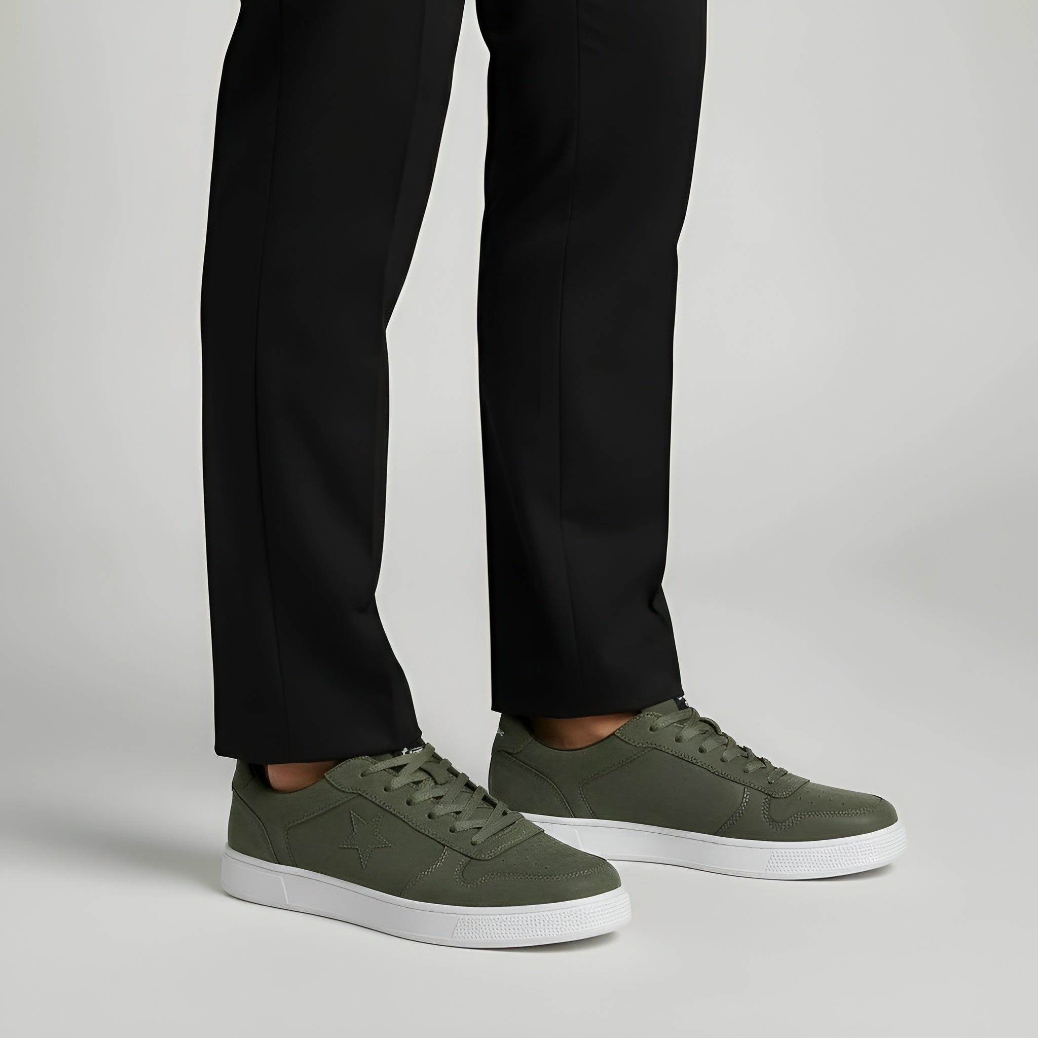 Men's Casual Lace-Up Sneakers with Low-Top Design and Comfortable Everyday Wear