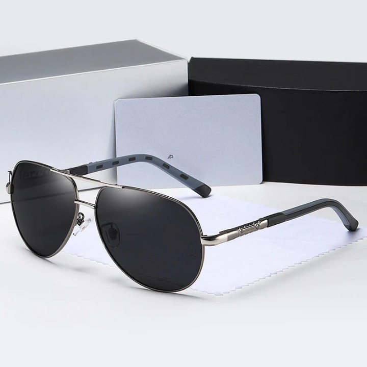 Men's Polarized Aviator Sunglasses with UV400 Protection