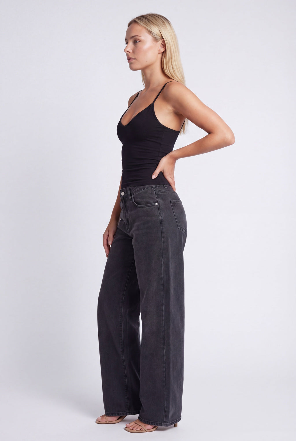 Women’s Top | Fitted | V-Neck | Molded Cups